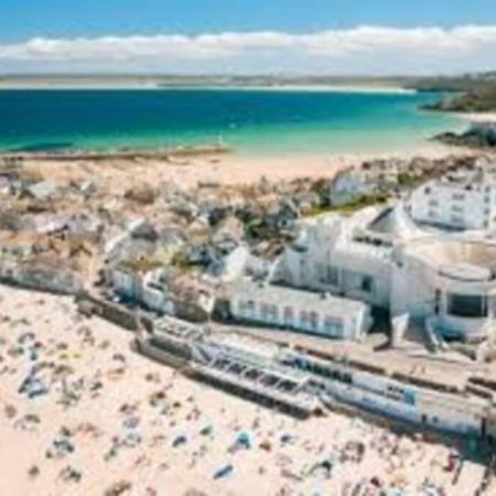 St Ives Apartment Private Parking With Garden 10 Minute Walk Into Town And Beach المظهر الخارجي الصورة