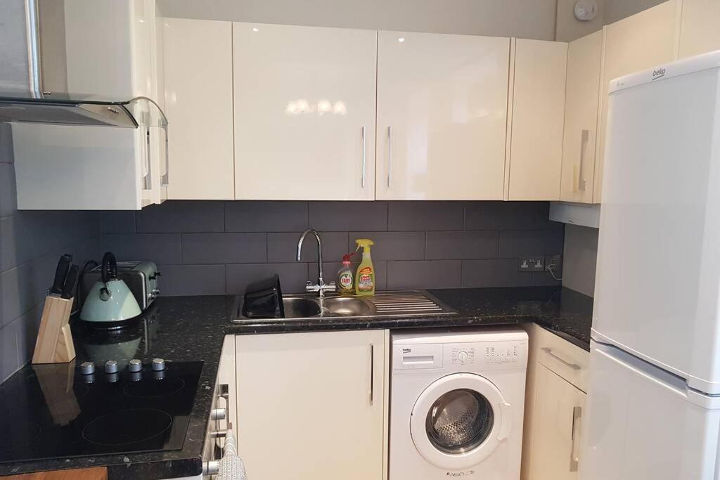 St Ives Apartment Private Parking With Garden 10 Minute Walk Into Town And Beach المظهر الخارجي الصورة